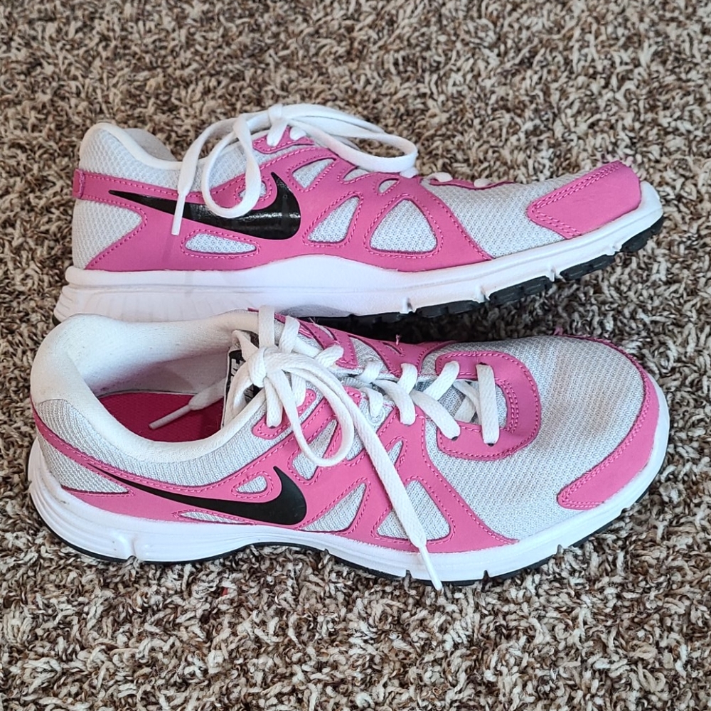 Nike Revelations size 7
